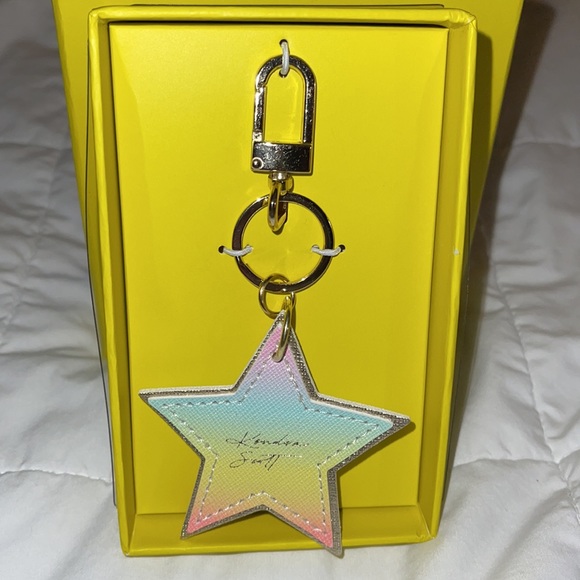 NIB KENDRA SCOTT STAR KEYCHAIN W KENDRA NAME ON IT - Picture 3 of 7